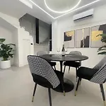 Spacious Renovated 2br Townhouse Cavour 41, Historic Centre * オルビア