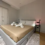 Spacious Renovated 2br Townhouse Cavour 41, Historic Centre アパート