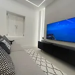Spacious Renovated 2br Townhouse Cavour 41, Historic Centre *
