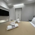 Spacious Renovated 2br Townhouse Cavour 41, Historic Centre アパート オルビア