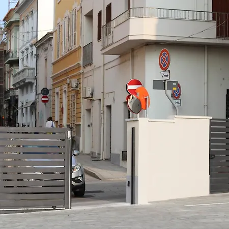 Fully Renovated 2br Spacious & Stylish Town House - Premium Location