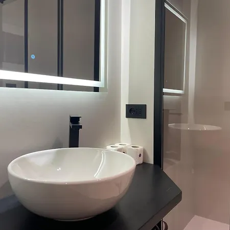 Completely Renovated 2br Spacious & Stylish Town House-amazing * Olbia