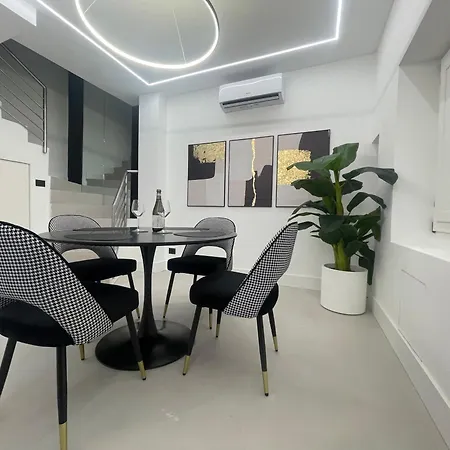 Apartment Completely Renovated 2br Spacious & Stylish Town House-amazing