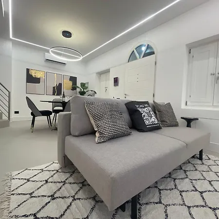 Completely Renovated 2br Spacious & Stylish Town House-amazing *