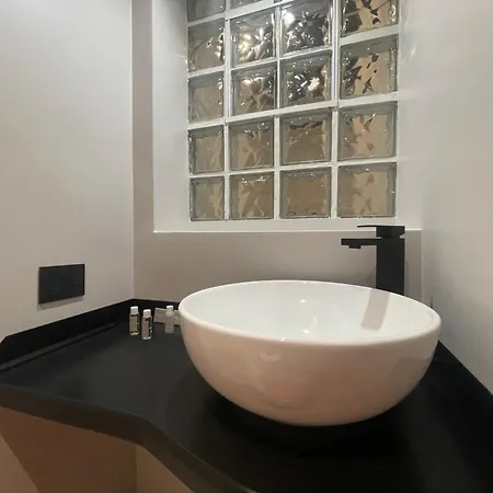 Fully Renovated 2br Spacious & Stylish Town House - Premium Location Apartment