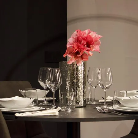 Apartment Completely Renovated 2br Spacious & Stylish Town House-amazing