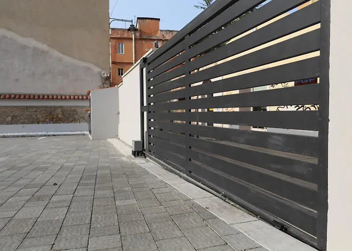 Fully Renovated 2br Spacious & Stylish Town House - Premium Location オルビア