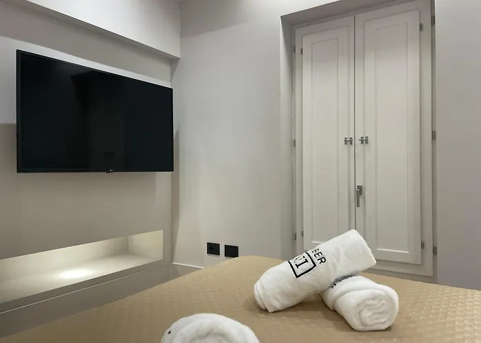 Fully Renovated 2br Spacious & Stylish Town House - Premium Location * オルビア