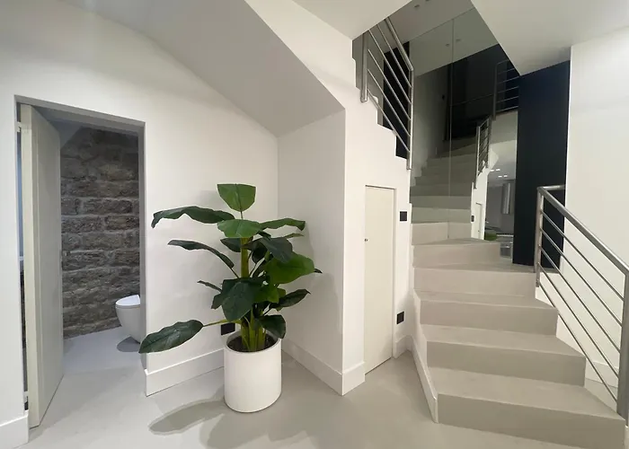 Fully Renovated 2br Spacious & Stylish Town House - Premium Location アパート