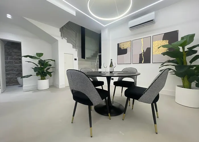 Fully Renovated 2br Spacious & Stylish Town House - Premium Location *
