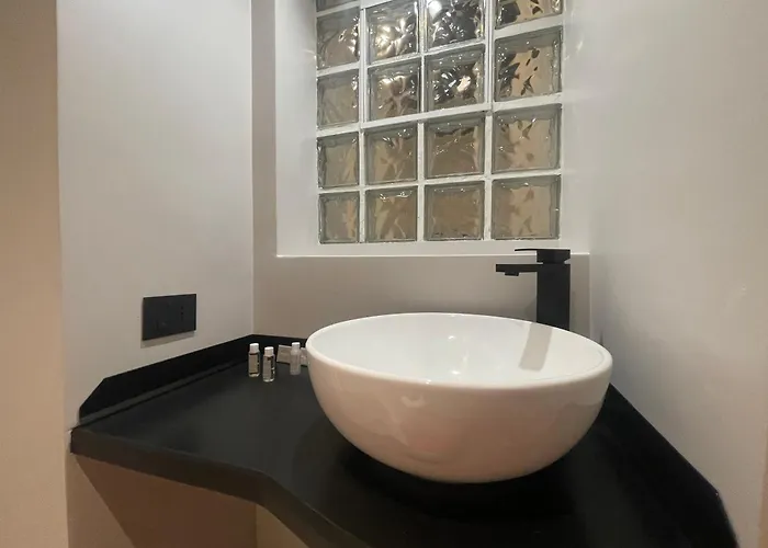 Fully Renovated 2br Spacious & Stylish Town House - Premium Location アパート