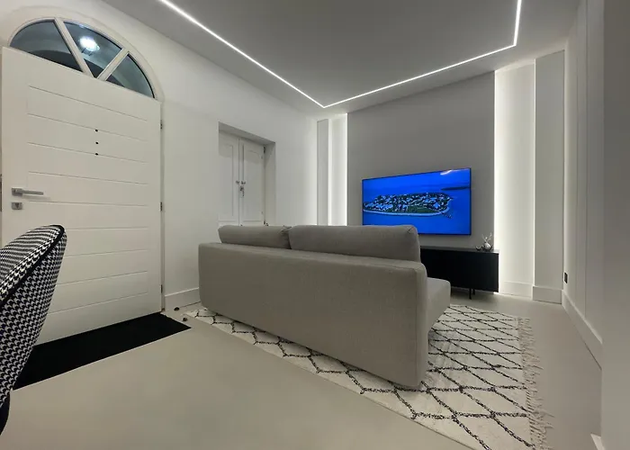 Daire Fully Renovated 2br Spacious & Stylish Town House - Premium Location